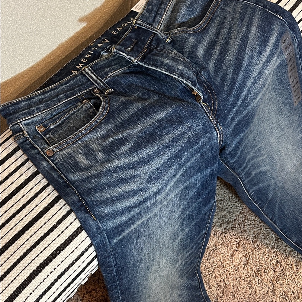 American Eagle Outfitters Dark Blue Relaxed Jeans - Picture 3 of 3